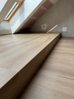  Vyvysena podlaha s ohyby Bukoma Dub natur ligh